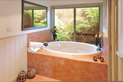 Eagle Hammer Cottages - Southport Accommodation 4