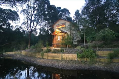 Eagle Hammer Cottages - Southport Accommodation 0