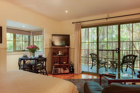 Eagle Hammer Cottages - Southport Accommodation 1
