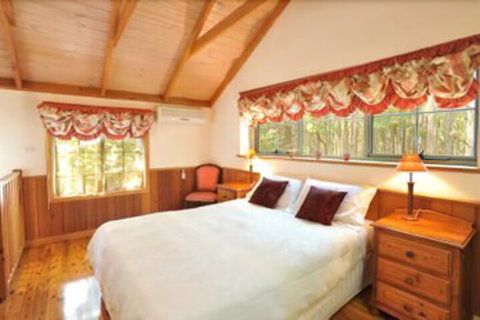 Eagle Hammer Cottages - Southport Accommodation 6