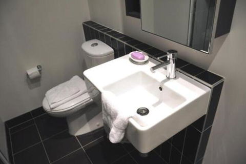 Astra Collins St. Docklands - Southport Accommodation 3