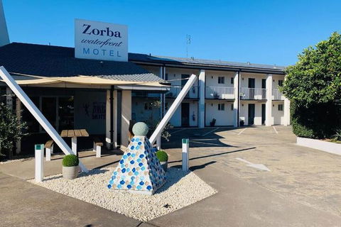 Zorba Motel - Southport Accommodation 2