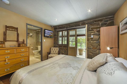 1860 Wine Country Cottages - Southport Accommodation 1