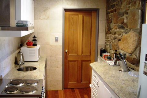 1860 Wine Country Cottages - Southport Accommodation 6