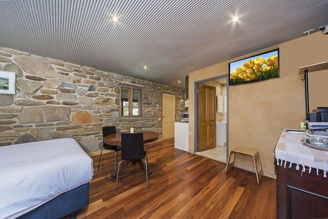 1860 Wine Country Cottages - Southport Accommodation 2