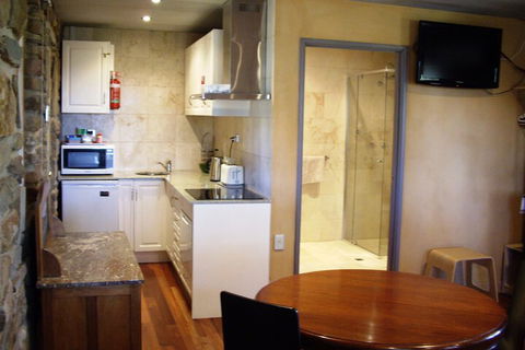 1860 Wine Country Cottages - Southport Accommodation 7