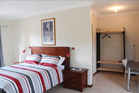 Avocados Accommodation - Accommodation Southport 2