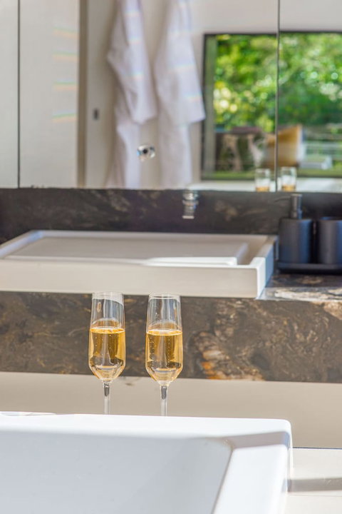 Glass On Glasshouse - Accommodation Southport 6