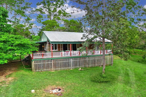 Avalon Noosa Farm Cottages - Accommodation Southport 1