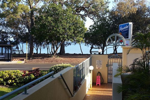 Alexander Beachfront Apartments - Accommodation Southport 3