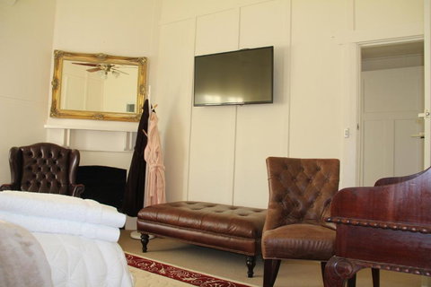 Mentor Chambers Apartment Bed & Breakfast - Accommodation Southport 2