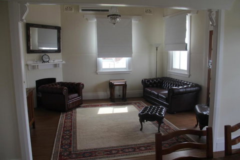 Mentor Chambers Apartment Bed & Breakfast - Accommodation Southport 1