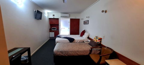 Ayr Travellers Motel - Southport Accommodation 4