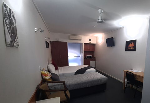 Ayr Travellers Motel - Southport Accommodation 3