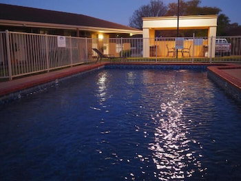 Jacaranda Motel & Holiday Units - Accommodation Southport 2