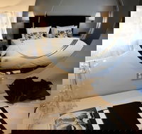 5 Rooms At The Stirling Hotel - Accommodation Southport