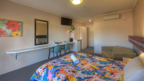 The Vines Motel And Cottages - Southport Accommodation 6