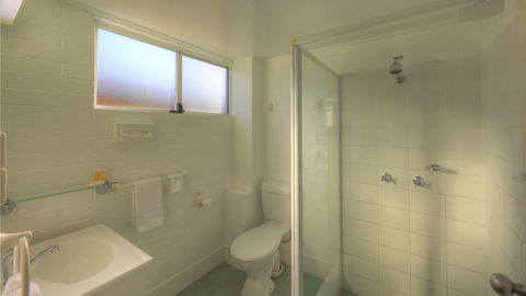 The Vines Motel And Cottages - Southport Accommodation 4