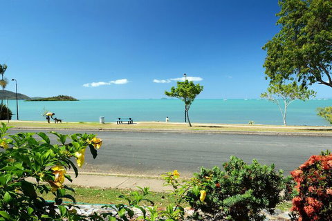 Whitsunday Waterfront Apartments - Accommodation Southport 4