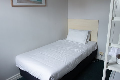 Grand Hotel Rockdale - Accommodation Southport 2
