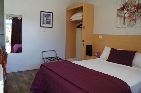 Ayrline Motel - Southport Accommodation 4