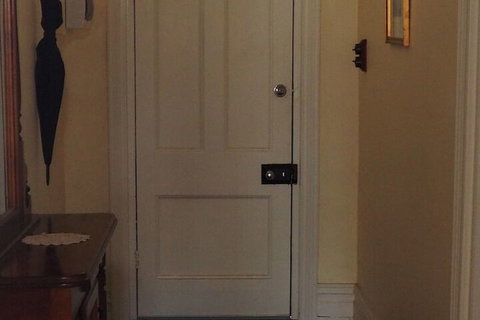 Cobblers Cottage B & B Accommodation - Accommodation Southport 2