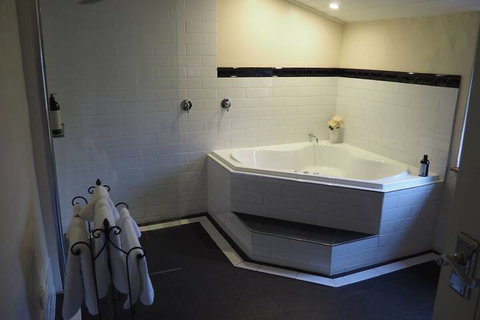 Cobblers Cottage B & B Accommodation - Accommodation Southport 5