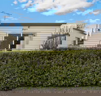 Lake Hamilton Motor Village  Caravan Park - Accommodation Southport