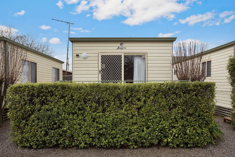 Lake Hamilton Motor Village & Caravan Park - Southport Accommodation 0