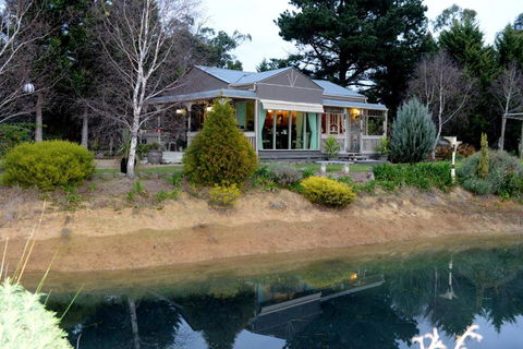 Still Waters - Southport Accommodation 6