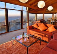 Summit Views - Southport Accommodation