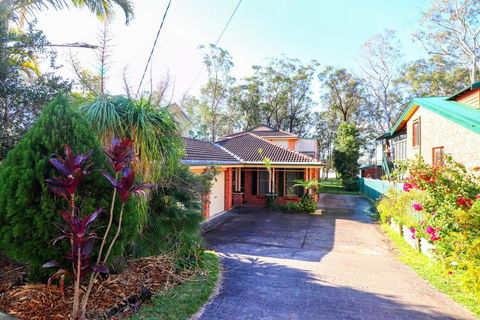 Kingfisher LakeHouse - Southport Accommodation 3