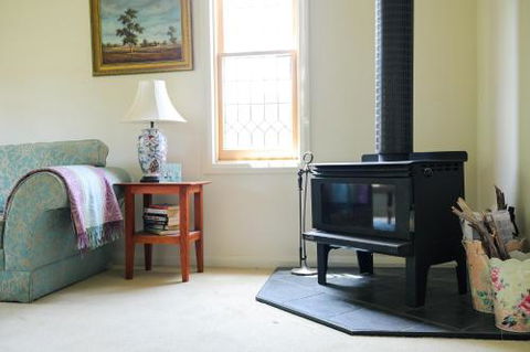 Miss Pyms Cottage - Southport Accommodation 6