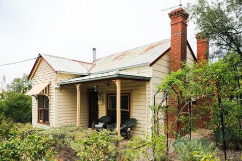Miss Pyms Cottage - Southport Accommodation 5