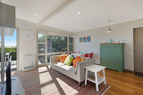 The Love Shack - Accommodation Southport 5