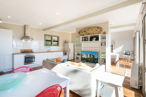 The Love Shack - Accommodation Southport 3