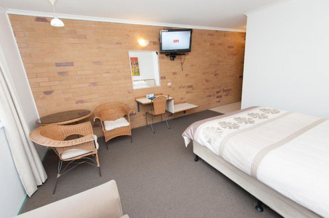 Country Comfort Gin Gin Wild Scotsman Motor Inn - Accommodation Southport 4