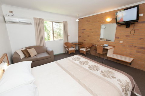 Country Comfort Gin Gin Wild Scotsman Motor Inn - Accommodation Southport 5