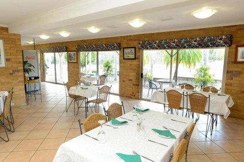 Country Comfort Gin Gin Wild Scotsman Motor Inn - Accommodation Southport 1