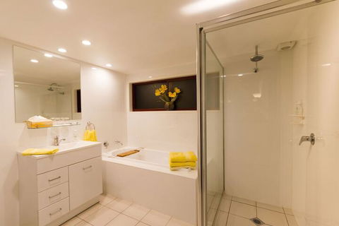 Garasu Lodge - Southport Accommodation 5