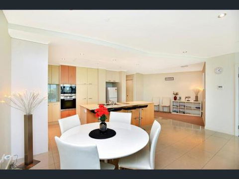 Gallery Resort Apartments - Southport Accommodation 6