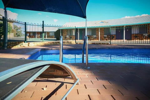 Almond Inn Motel - Southport Accommodation 5