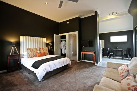One Paddock Currency Creek Winery Villas - Southport Accommodation 3