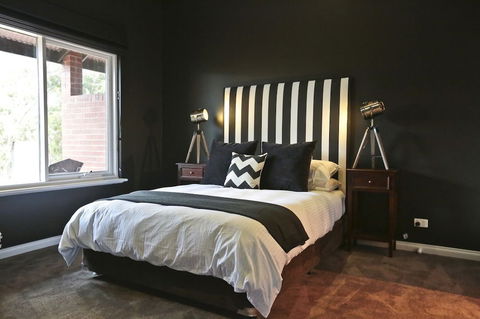 One Paddock Currency Creek Winery Villas - Southport Accommodation 6