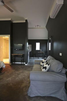 One Paddock Currency Creek Winery Villas - Southport Accommodation 5