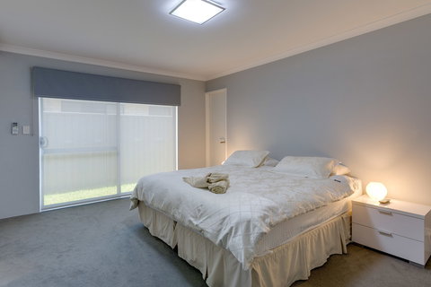 Rainbow Dream House PERTH Holiday Home - Accommodation Southport 6