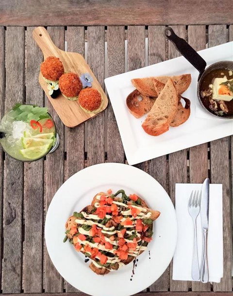 Sandbar - Southport Accommodation 11