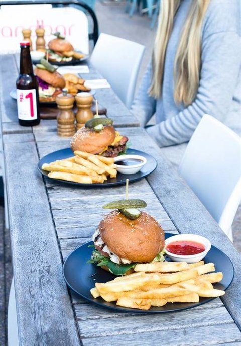 Sandbar - Southport Accommodation 16