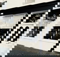 Myrtle Bar  Kitchen - Southport Accommodation