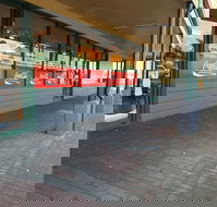 Michael's Golden Hen - Southport Accommodation